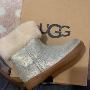 Toddler UGGs size 6